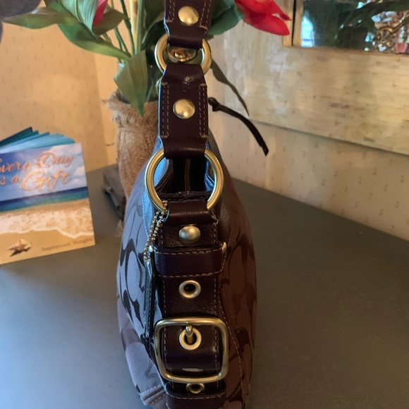 Coach Brown signature handbag, zips, GOLD hardware, Purple lining and footed. - Picture 4 of 11